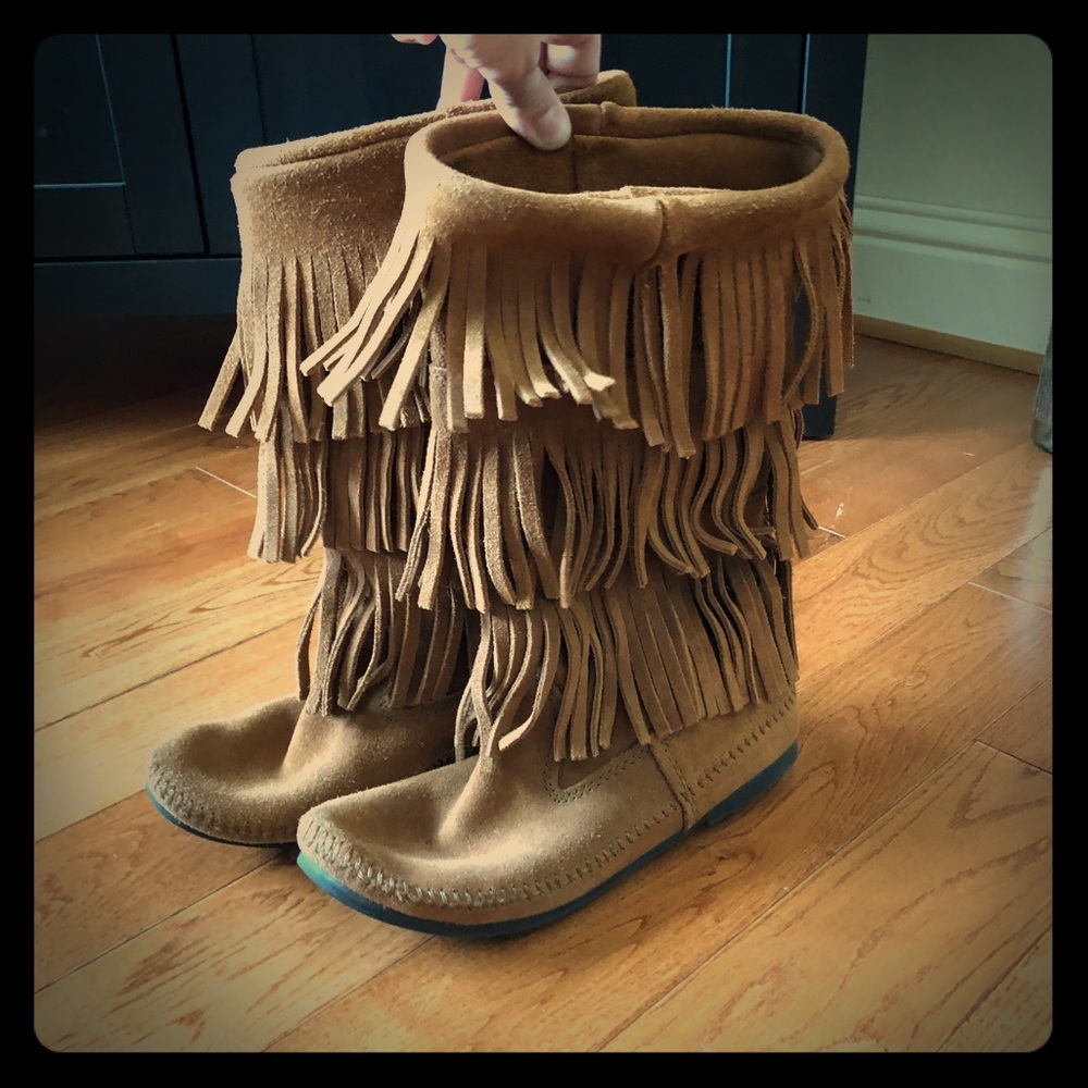 Minnetonka 3 Tier Fringe Boots